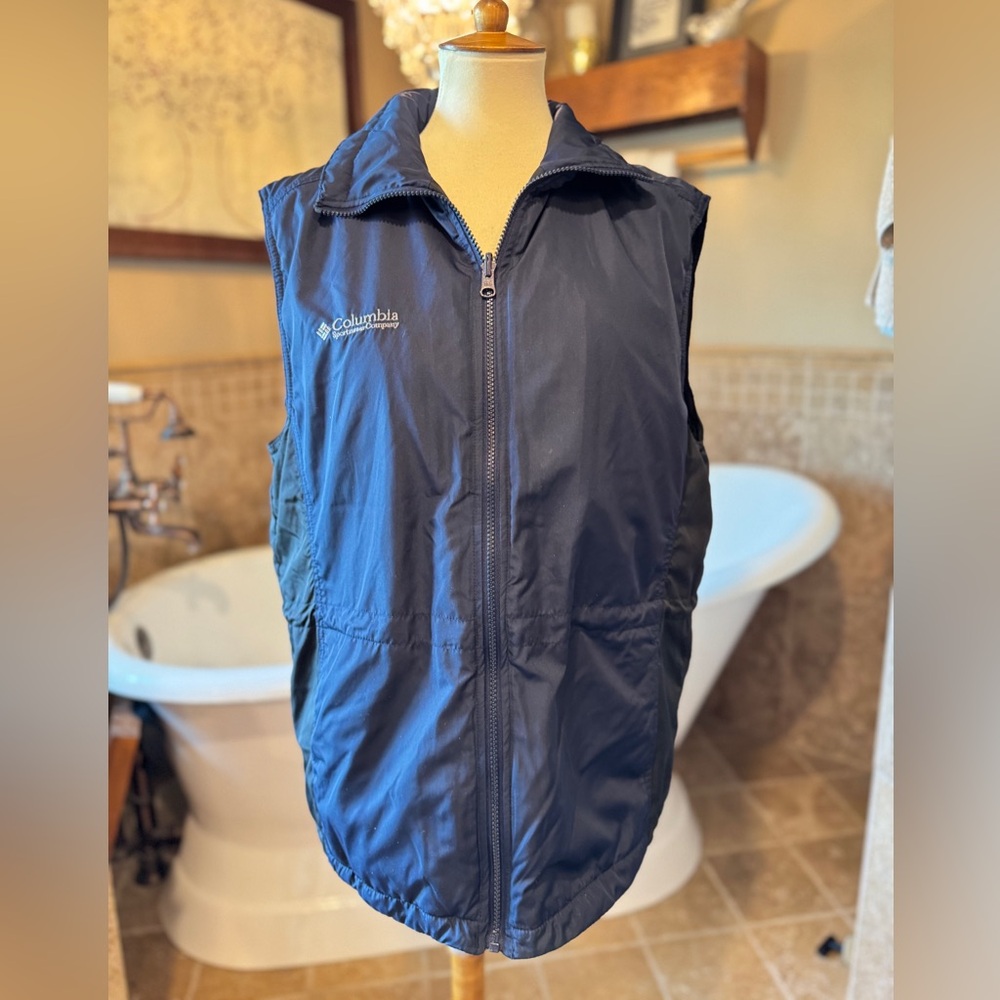 Columbia Women's Navy and black Puffer Vest size small